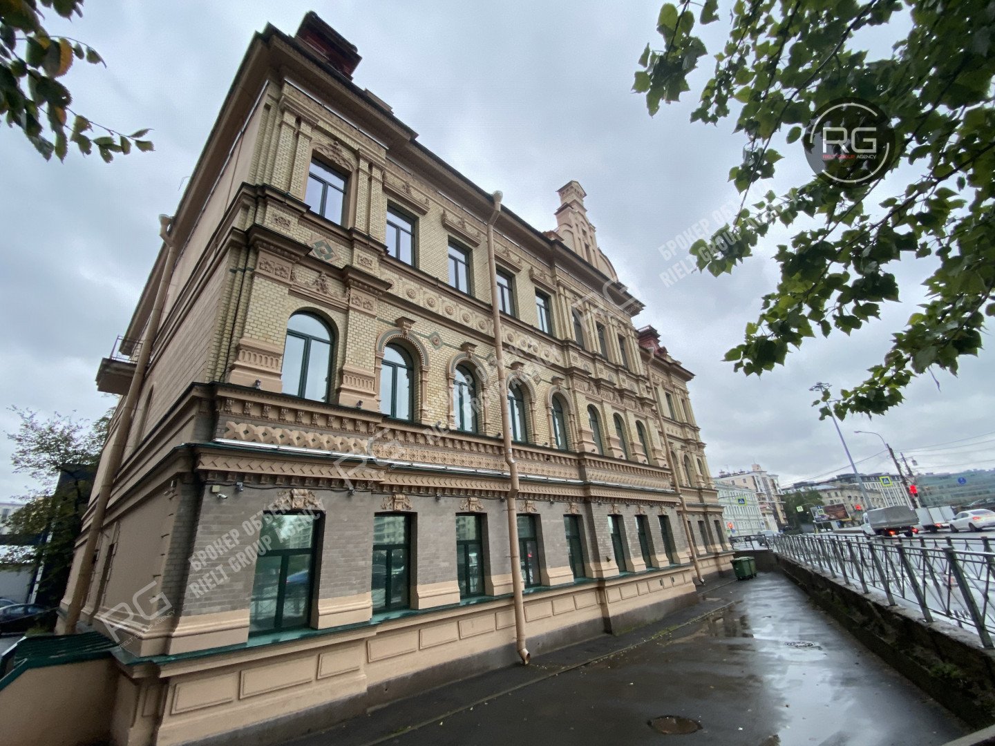 Аренда 750 м2
в здании