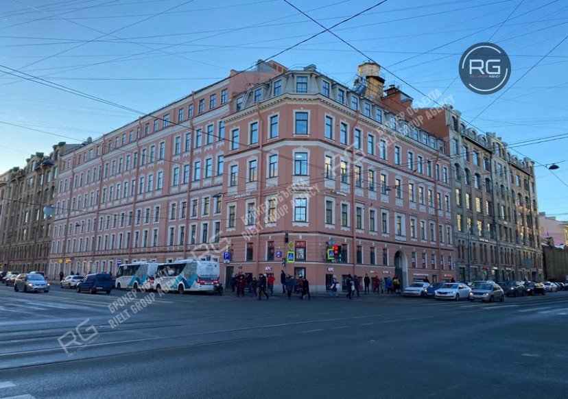 Фото 1, Аренда у метро, высокий трафик!, 370 м², Санкт-Петербург, Василеостровский район, Средний В.О. пр-кт., д.36/40