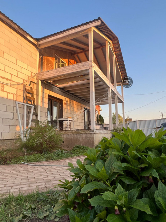 Дом с террасой в Гатчине, 168 м², Ленинградская область, Гатчинский район, Гатчина г., Нади Федоровой ул., д.23а