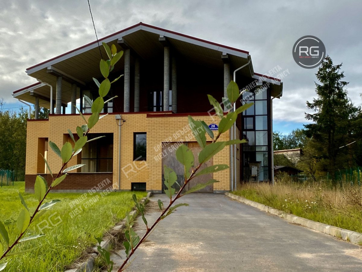 Фото 1, Домовладение в Петергофе, 337 м2, 337 м², Санкт-Петербург, Петродворцовый район, Петергоф г., Петродворцовый, Ботаническая ул., д.30