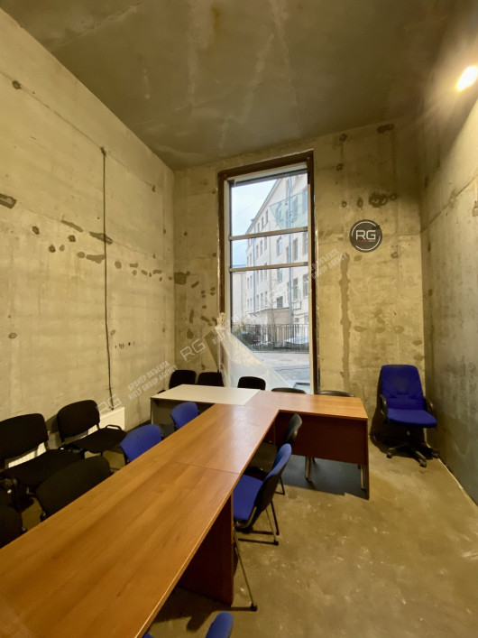 Фасадное 203м2 рядом с метро, 203 м², Санкт-Петербург, Адмиралтейский район, Малодетскосельский пр-кт., д.40