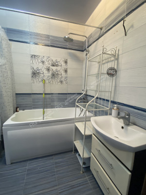 Миниатюра 12, квартира с выходом в парк!, 70 м², Ленинградская область, Гатчинский район, Гатчина г., Чкалова ул., д.40