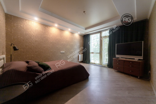 квартира с выходом в парк!, 70 м², Ленинградская область, Гатчинский район, Гатчина г., Чкалова ул., д.40