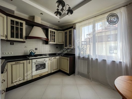 квартира с выходом в парк!, 70 м², Ленинградская область, Гатчинский район, Гатчина г., Чкалова ул., д.40