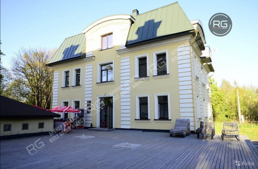 Фото 1, Особняк в Петергофе 2080 м2, 2 080 м², Санкт-Петербург, Петродворцовый район, Петергоф г., Петродворцовый, Собственный пр-кт., д.15