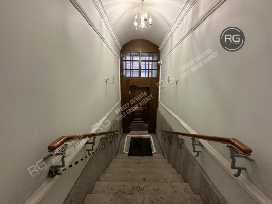 Помещение рядом с метро, 295 м², Санкт-Петербург, Центральный район, Кирочная ул., д.28