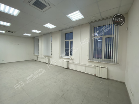Помещение рядом с метро, 295 м², Санкт-Петербург, Центральный район, Кирочная ул., д.28