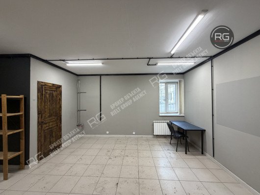 Помещение с парковкой во дворе, 41,7 м², Санкт-Петербург, Адмиралтейский район, Курляндская ул., д.23, литер Б