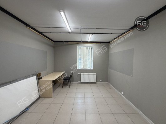 Помещение с парковкой во дворе, 41,7 м², Санкт-Петербург, Адмиралтейский район, Курляндская ул., д.23, литер Б