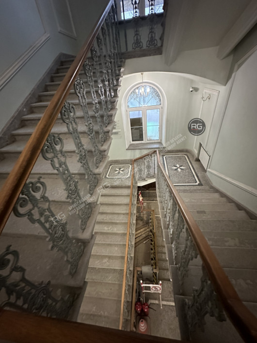 Помещение у метро, 133 м², Санкт-Петербург, Центральный район, Кирочная ул., д.28