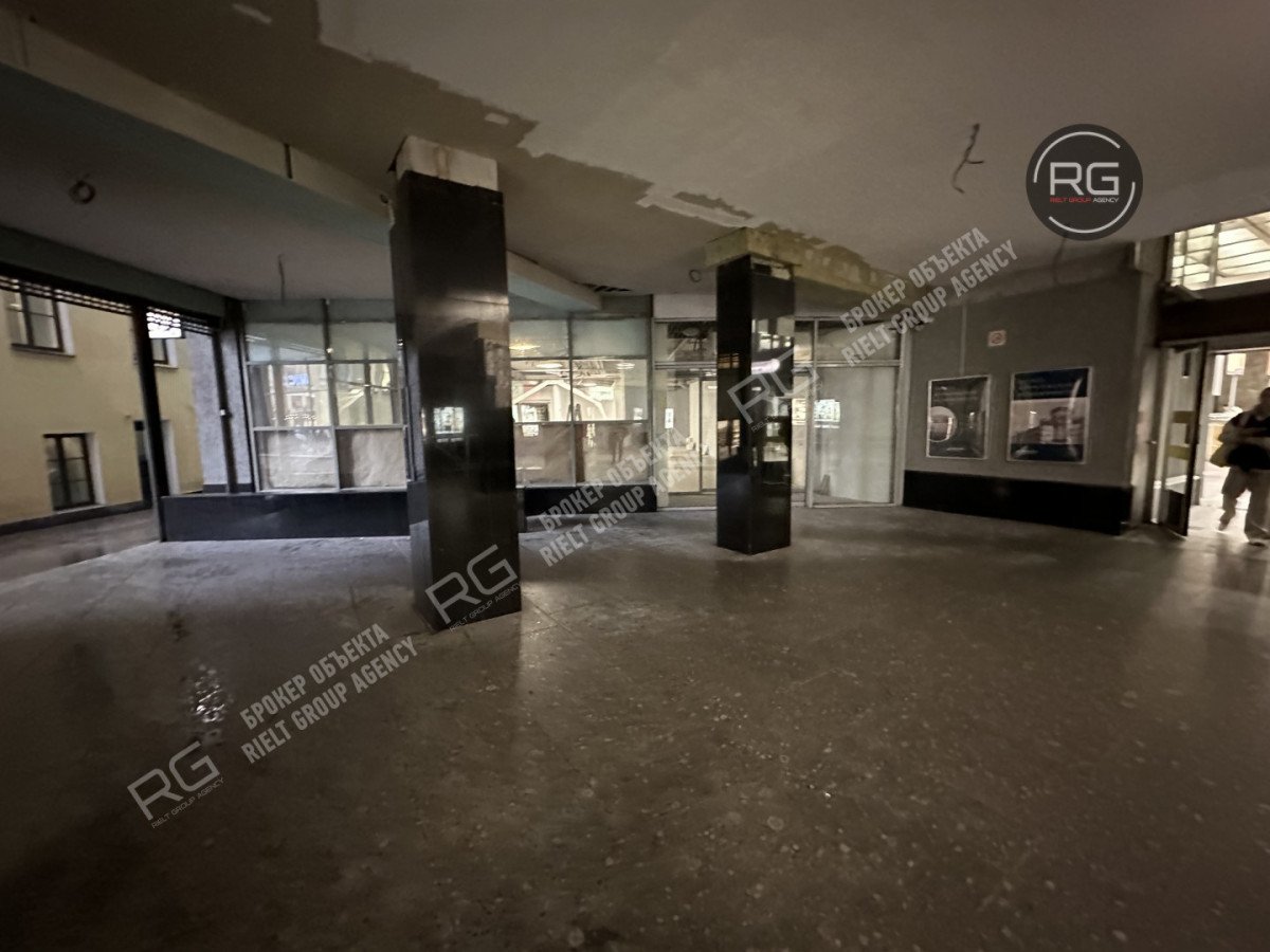 Фото 1, Помещение у входа в метро, 404 м², Санкт-Петербург, Центральный район, Владимирский пр-кт., д.23