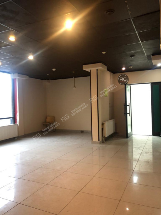 Помещение в ТК у метро, 35,4 м², Санкт-Петербург, Красногвардейский район, Уткин пр-кт., д.13, к.15