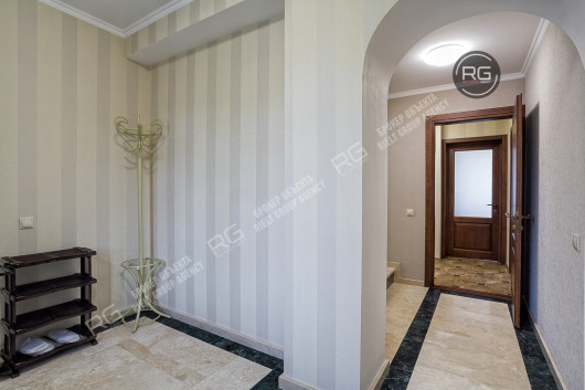 Продажа 3-этажного дома в Ялте, 300 м², Крым Республика, Ялта г., Изобильная ул., д.15