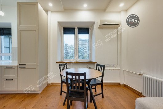 Продажа квартиры в Хамовниках, 41 м², Москва, Арбат район, Панфиловский пер., д.3