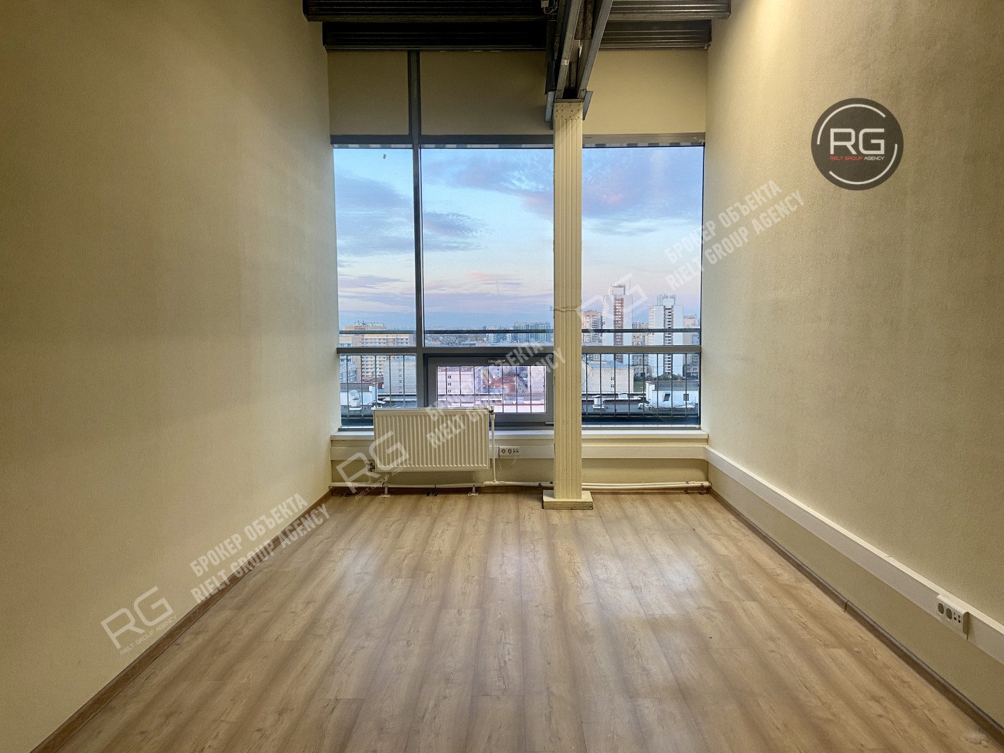 Продажа офиса с панорамным видом, 600 кв.м.