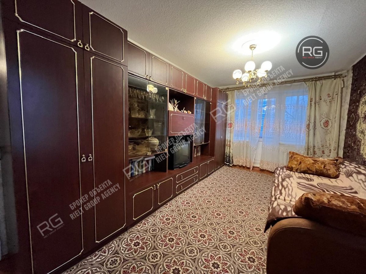 Фото 1, Семейная квартира, 42,5 м², Ленинградская область, Гатчинский район, Гатчина г., 7 Армии ул., д.23/38