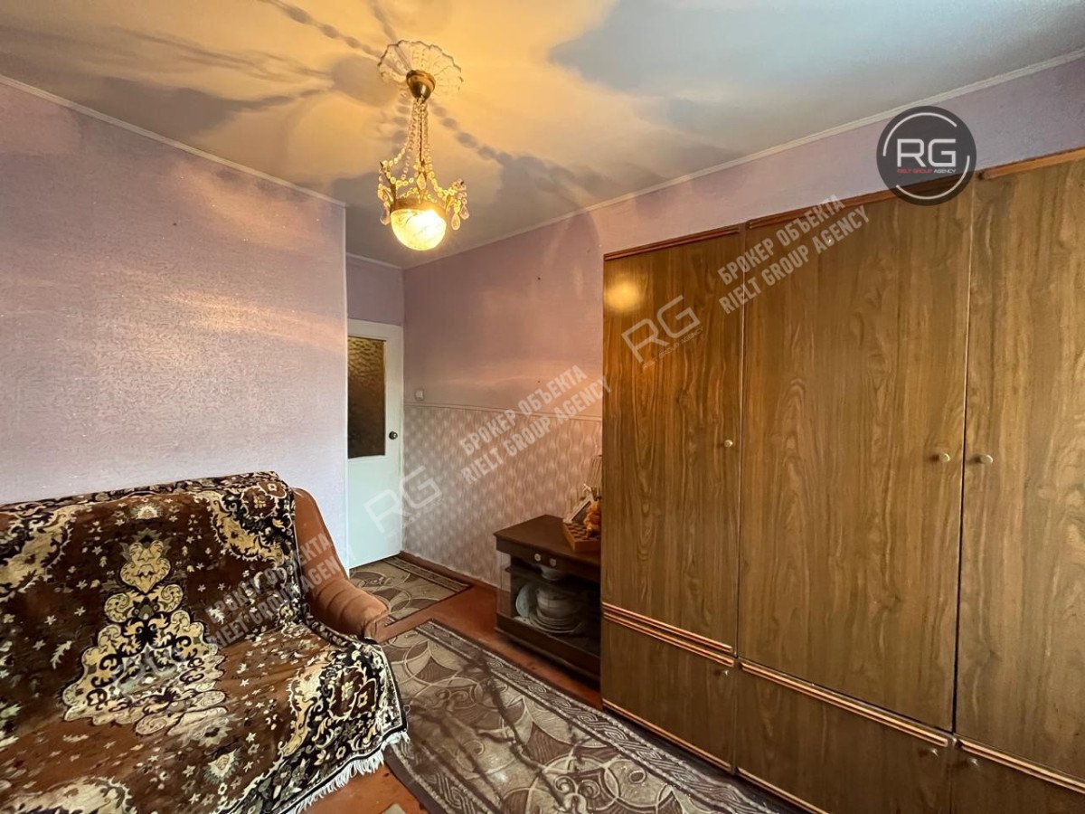 Миниатюра 2, Семейная квартира, 42,5 м², Ленинградская область, Гатчинский район, Гатчина г., 7 Армии ул., д.23/38