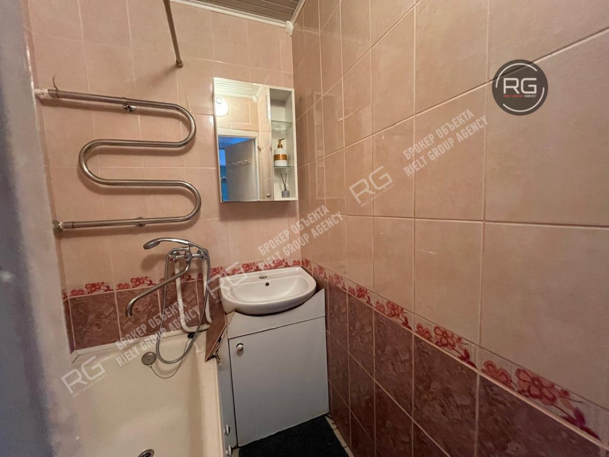 Миниатюра 6, Семейная квартира, 42,5 м², Ленинградская область, Гатчинский район, Гатчина г., 7 Армии ул., д.23/38