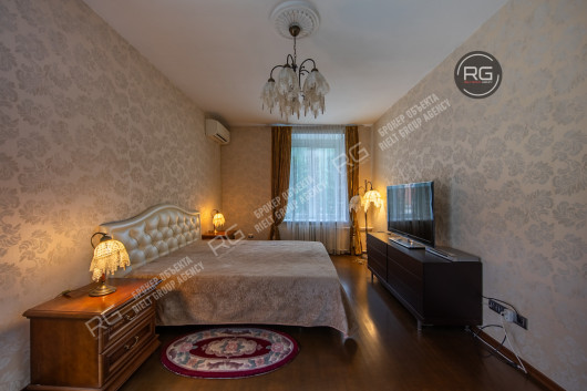 Шикарная сталинка у метро!, 95 м², Санкт-Петербург, Московский район, Бассейная ул., д.43, литер А