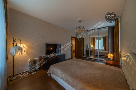 Шикарная сталинка у метро!, 95 м², Санкт-Петербург, Московский район, Бассейная ул., д.43, литер А