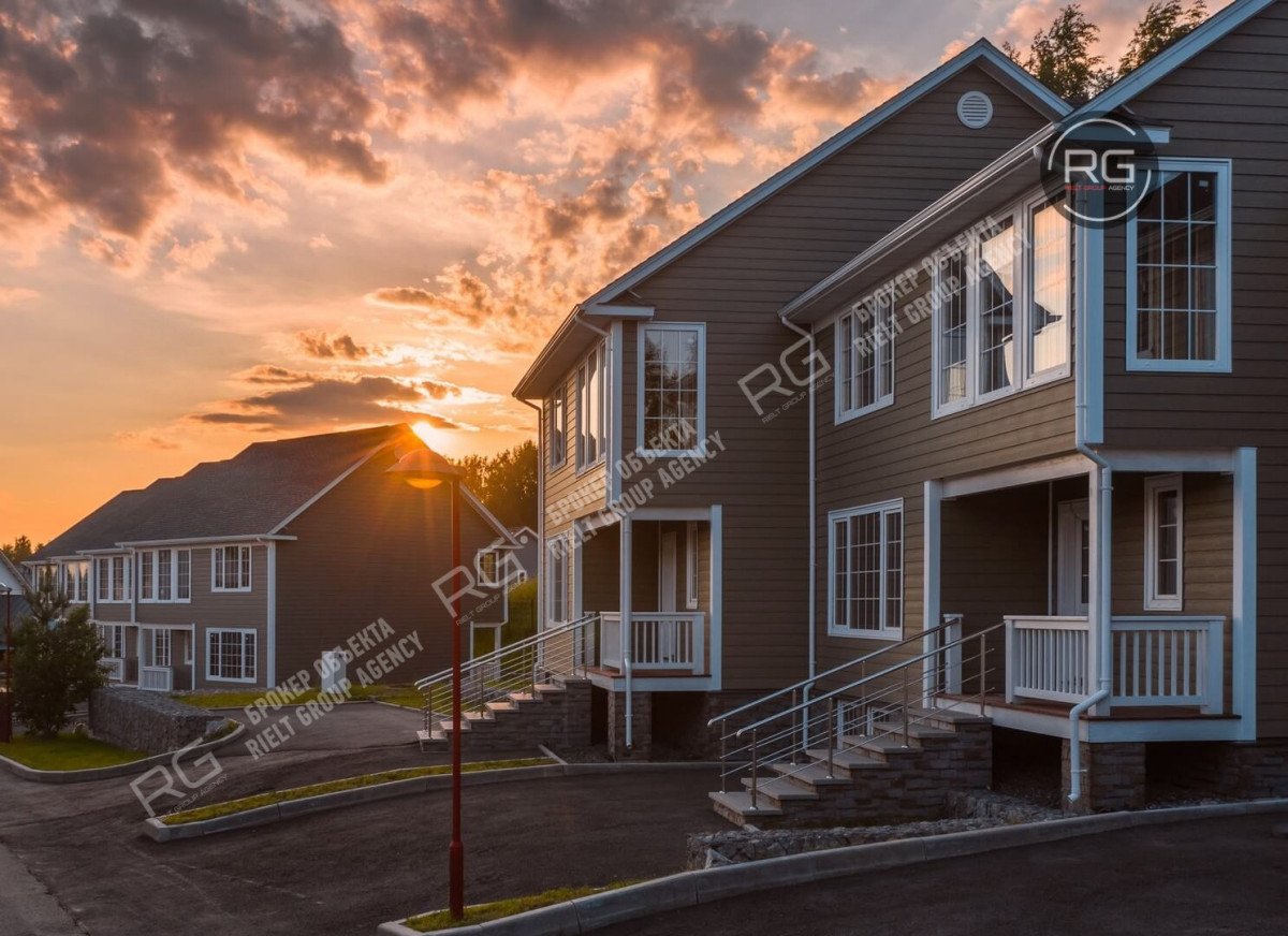 Фото 1, Таунхаус в американском стиле, 196 м², Ленинградская область, Всеволожский район, Кирполье д., Северный проезд., д.6