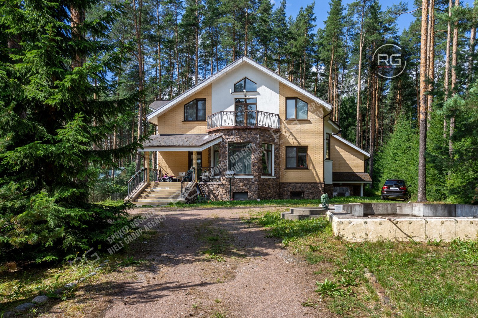  Загородный дом в сосновом лесу 