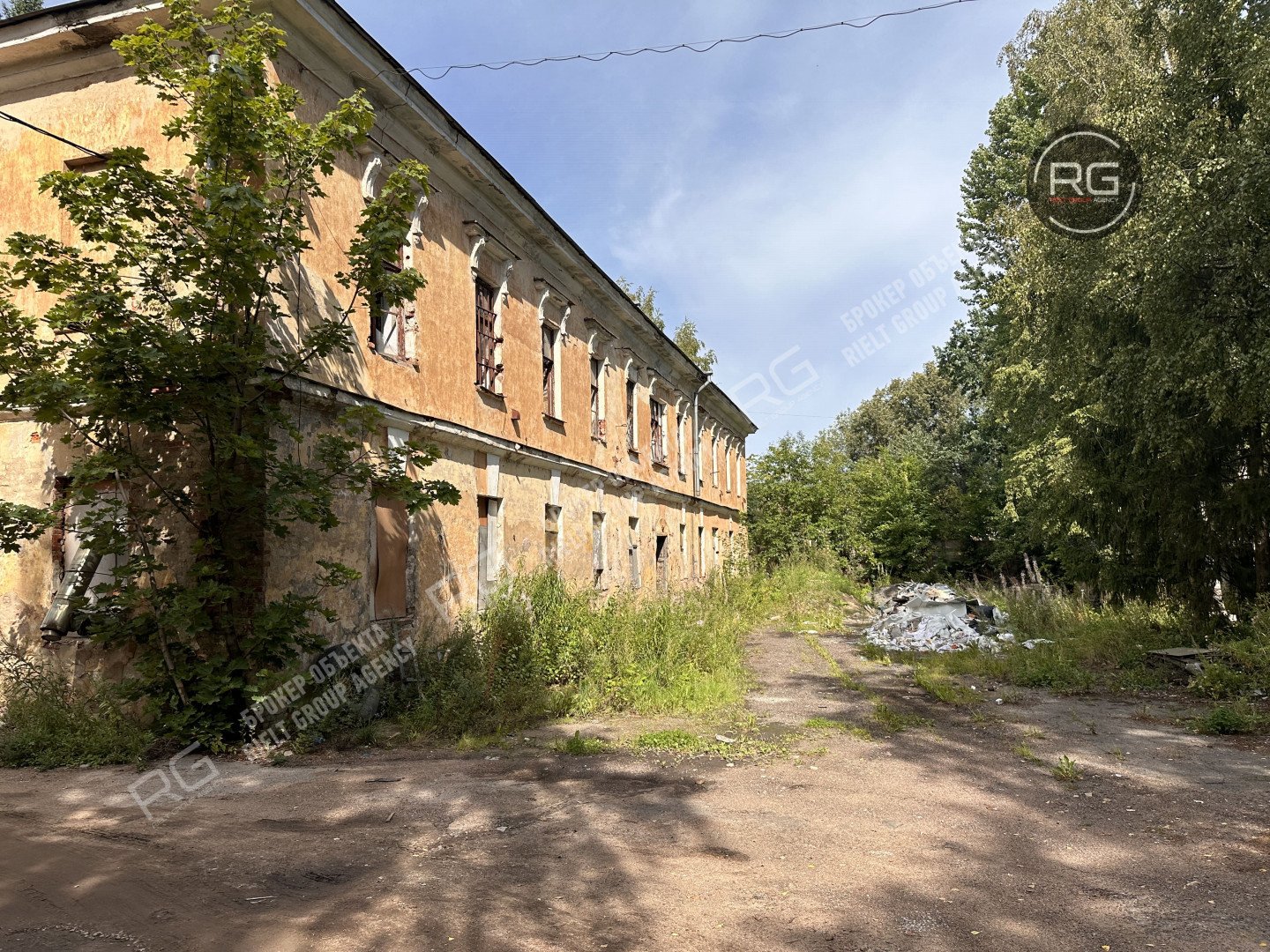   Здания в центре Ломоносова, 6080 кв.м. 